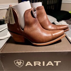 Womens Ariat Dixon booties